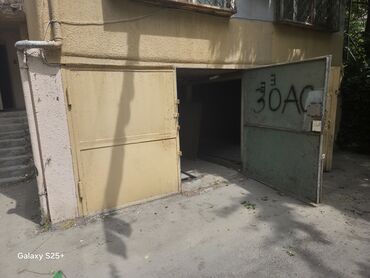 Kirayə qaraj: 62 kv. m, 62 * 62 * 4 Beton Kommunal xətlər qoşulmayıb