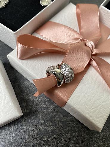 Серебряные наборы украшений: Серебро 925 пробы Цепочки по 1200 сом Серьги по 1000 сом Браслеты по — 1