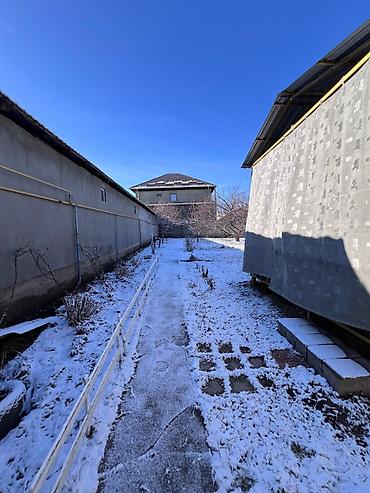 Продажа коттеджей и домов: Продаётся добротный дом в г. Бишкек 📍 Ж/м Кара-Жыгач, ул. Дордой — — 2