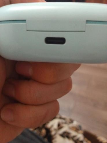 Huawei Freebies Se Qabı satılır qulaqcıqların özü itib deyə qabı