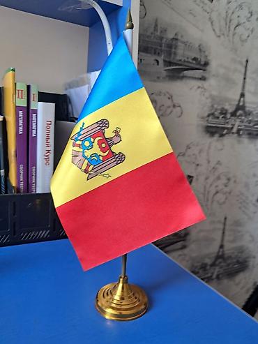 türk bayrağı: Masaüstü Moldova bayrağı dəsti - Kompakt masaüstü bayraq — 1