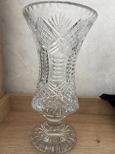 Vazalar: Bir vaza, Xrustal — 1