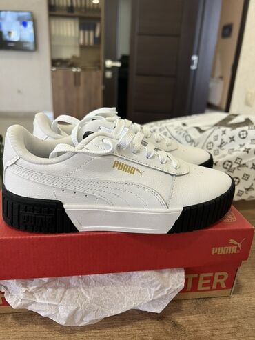 kisi ucun botlar: Puma ayaqqabı. Ölçüsü 35.5dir. Amerkadan gətizdirmişdim razmeri düz