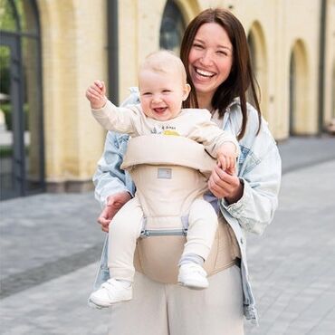 детское кресло для машины: Универсальная переноска-хипсит Love & Carry HIPSEAT 6 в 1 бежевого