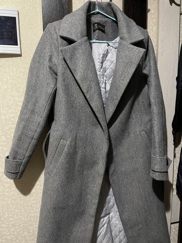 пуховик серый длинный: Пальто, Зима, Длинная модель, S (EU 36)