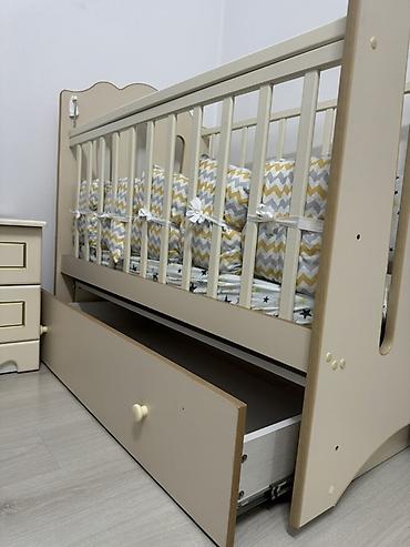 Детская кроватка с бортиками и выдвижным ящиком - Материал: ЛДСП/МДФ — 3