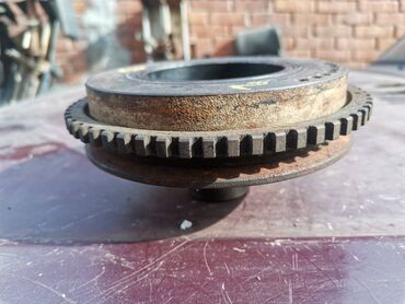 Auto delovi: Donja remenica Lada 21214i Niva br.2. Polovno, očuvano. Skinuto sa — 10