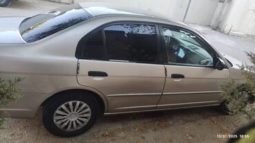Honda Civic: 1.7 l | 2000 il Sedan