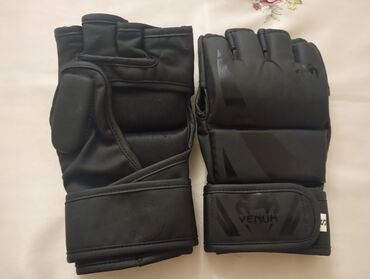 Digər idman və istirahət malları: Qara rəngdə, barmaqları açıq dizaynlı, qolun aşağı hissəsində Velcro