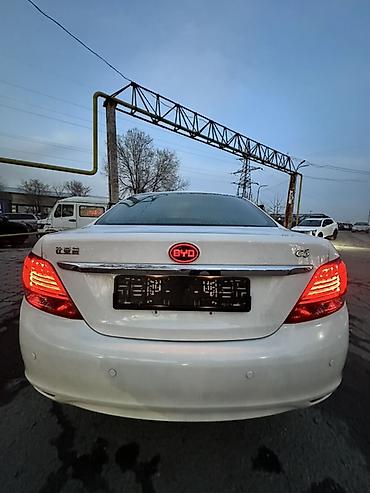 BYD: BYD E5: 2019 г., Электромобиль, Седан — 3