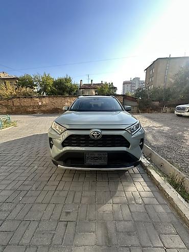 Toyota RAV4: 2018 г., 2.5 л, Автомат, Бензин, Кроссовер