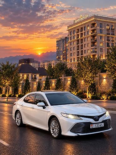 Toyota: Toyota Camry: 2019 г., 2.5 л, Вариатор, Гибрид, Седан — 2