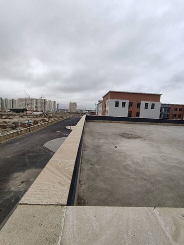 Uzunmüddətli kirayə mənzillər: Mənzil haqqında məlumat Tam təmirli, kombi var. Terraslı mənzildir — 14