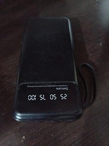 Универсальный внешний аккумулятор (power bank) с встроенными кабелями