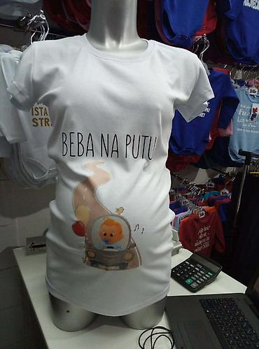 Majice kratkih rukava: Trudničke bele majice sa štampom – udobne i duhovite. Model kratki — 11