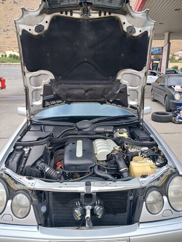 Mercedes-Benz: Mercedes-Benz E-Class: 2 l | 1998 il Sedan — 14