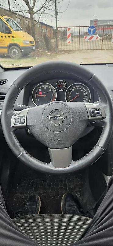 Kompletan auto u delovima: OPEL ASTRA H 1.9 DELOVI CRNA Z20R RUMA | OPEL DELOVI KOVAC RUMA — 4