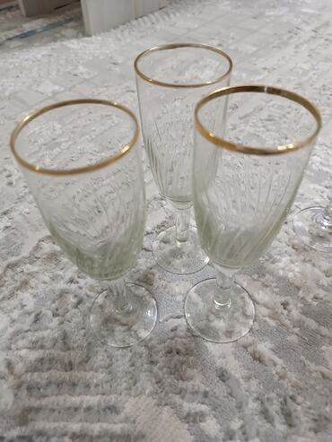 бокалы для шампанского 12 штук: Продаю бокалы разные по 3 штучки по 2 штуки остались разные не сколько
