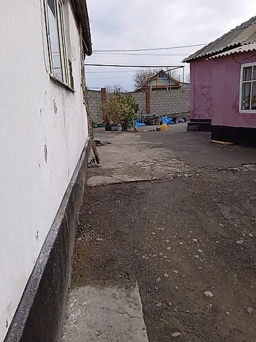 Продажа коттеджей и домов: В продаже дом город Бишкек село маевка дом три комнаты большой зал — 3