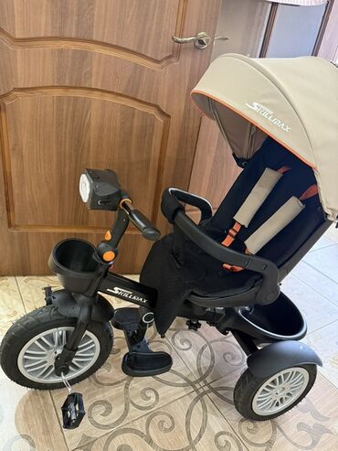 Другой детский транспорт: Детский трехколесный велосипед-коляска Skillmax в черном цвете с