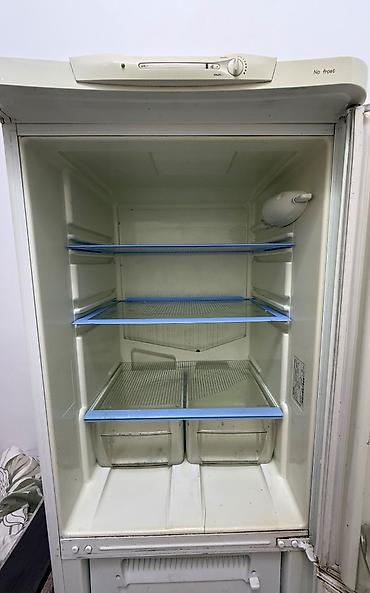 ice bath: Холодильник Indesit, Б/у, Двухкамерный, No frost, 60 * 170 * 66 — 9