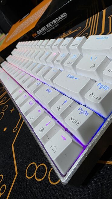 Digər kompüter aksesuarları: Klaviatura "Royal Kludge RK68 Pro" Birinci sahibiyəm. Yaxsi