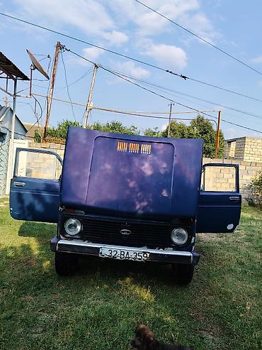 b klass: Model: Lada Niva (VAZ-2121 seriyası) Kuzov: 3 qapılı ofroud kuzovu — 2