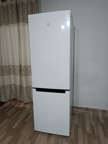 холодильники для мороженного: Холодильник Indesit, Б/у, Двухкамерный, De frost (капельный), 60 * 185 * 60