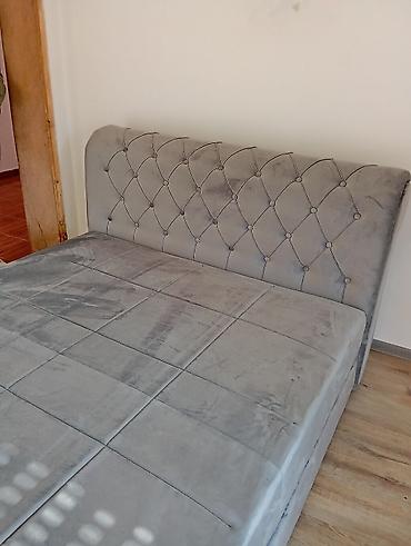 Kreveti: Bračni krevet sa uzglavljem, dimenzije 200 × 160 cm. - Tapacirano — 12