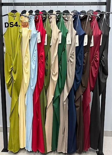 h: Elegantna duga haljina sa visokim prorezom i halter izrezom - Model — 4