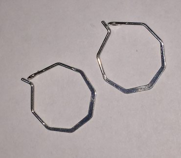 серебрянные серьги келдике: Серьги h&m (бижутерия) геометрической формы, размер 2 см