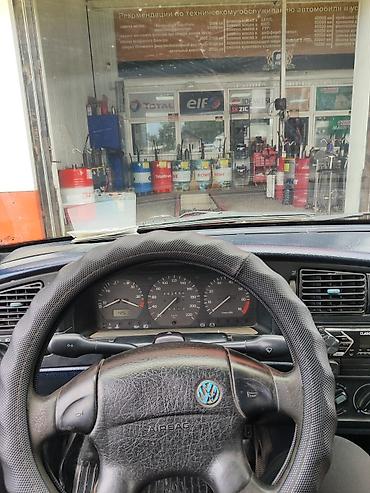 Унаа: Volkswagen Passat: 1994 г., 1.8 л, Кол менен иштөөчү, Бензин, Седан — 4