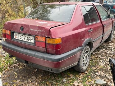 чехол машины: Volkswagen Vento: 1992 г., 1.8 л, Механика, Бензин, Седан