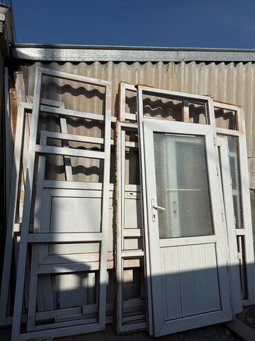 пластиковые двери межкомнатные: Пластиковая дверь, Со стеклом, Турецкая, Б/у