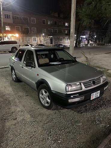 бампер на венту: Volkswagen Vento: 1994 г., Седан — 1