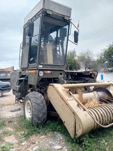 тракторы баткен: Продаю силосный комбайн