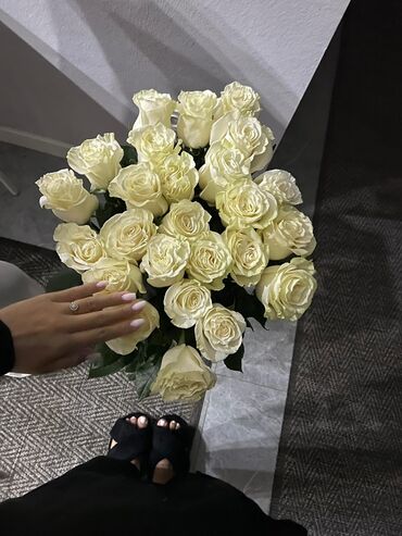 Букет из белых роз - Большой, пышный букет из свежих белых роз