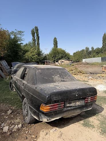 вакумный очиститель: Mercedes-Benz 190: 1989 г., Седан — 8