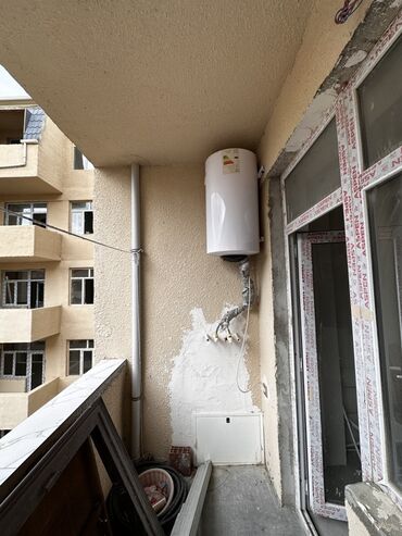 Giriş qapıları: Ev öz şəxsi evimdi, 0-dan özüm təmir eləmişəm. 85 % iş görülüb. Evin — 14