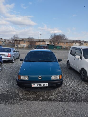 аваринний авто: Volkswagen Passat: 1992 г., 1.8 л, Механика, Бензин, Седан