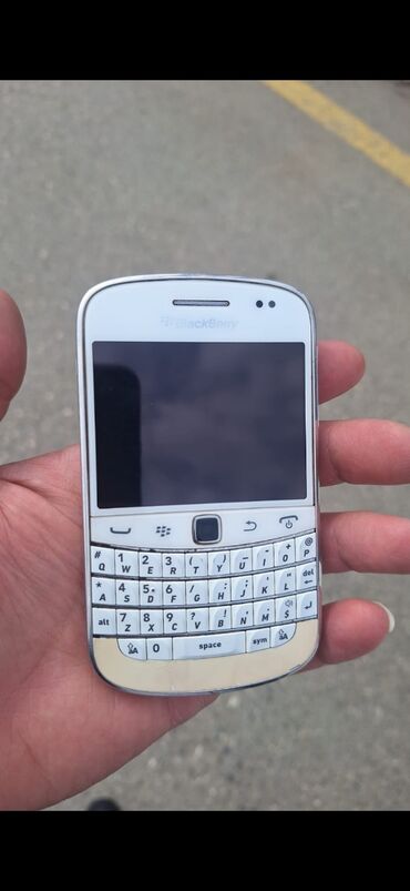 islenmis telefonlarin satisi: Blackberry Bold Touch 9900, цвет - Белый, Кнопочный, Отпечаток пальца, Face ID