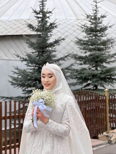 своё свадебное платье: Свадебная платья 
Надо чистить 
Договорная цена,
Чеченская