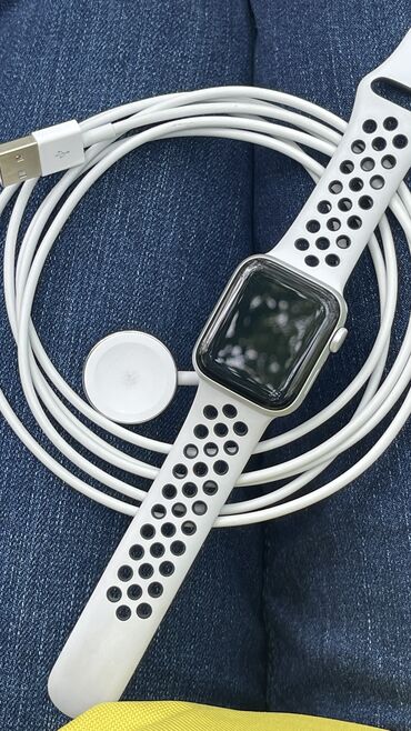 часы se: Apple Watch SE 40mm 2022 год 
Состояние батареи 96