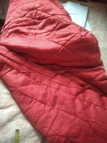 стеганое одеяло из овечьей шерсти: Одеяло СССР 1.5 спалка верблюжья шерсть.атлас. размер 140х195. 6