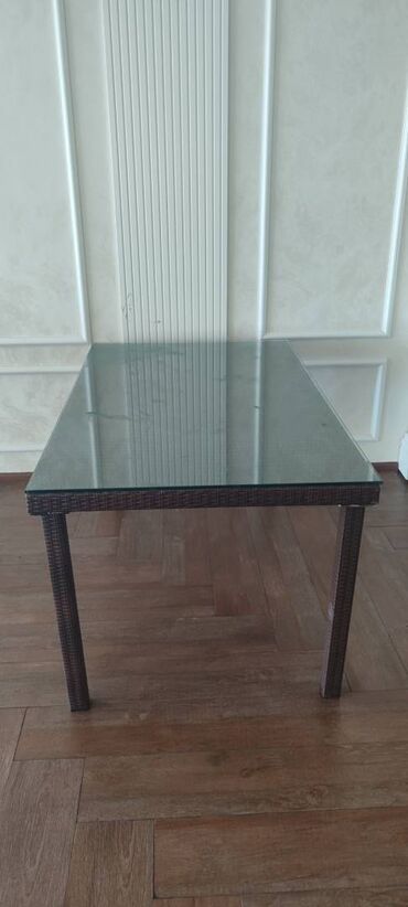 tek stullar: Həsir masalar 18 ədəd var Ölçülər 1,5x0,90 10mm temper şüşə İşlək