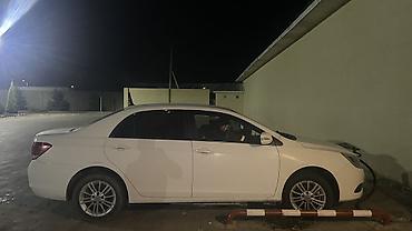 биайди е3: BYD E5: 2019 г., 0.1 л, Робот, Электромобиль, Седан — 2
