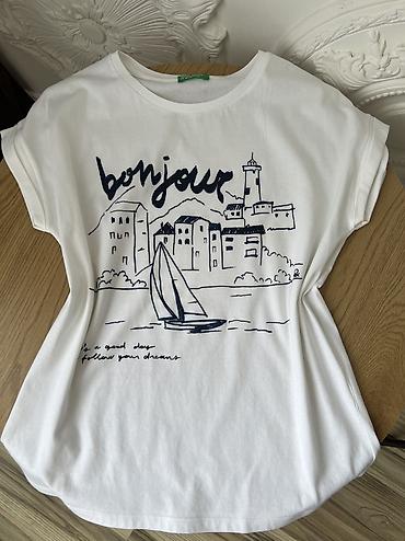 b koynəyi var: Bershka qadın T‑şörtü Hər biri 17 azn Berşka 10 azn - Rəng: açıq — 6