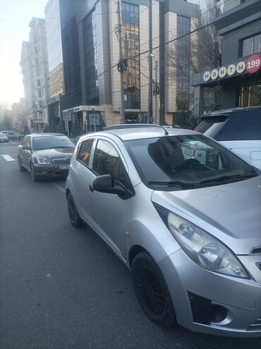 Chevrolet: Chevrolet Spark: 2011 г., 1 л, Автомат, Бензин, Хэтчбэк — 4