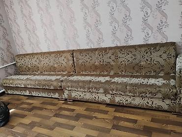 Диван раскладной, длинный, трехсекционный. - Конструкция: прямой