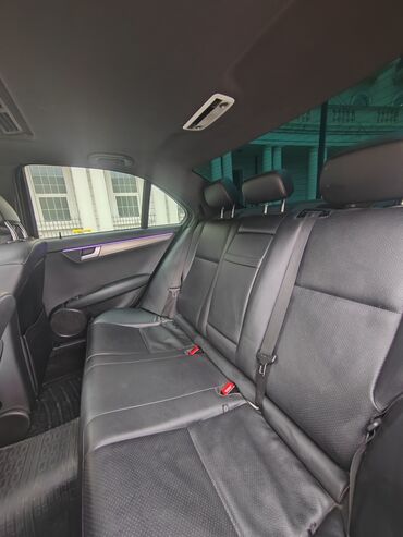 Mercedes-Benz: Mercedes‑Benz C‑Class sedan - Kuzov: ağ rəng, 4 qapı, kompakt premium — 5